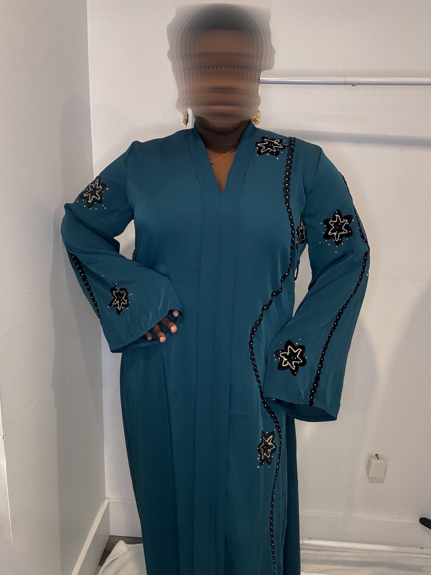 Abaya brodée avec pierre