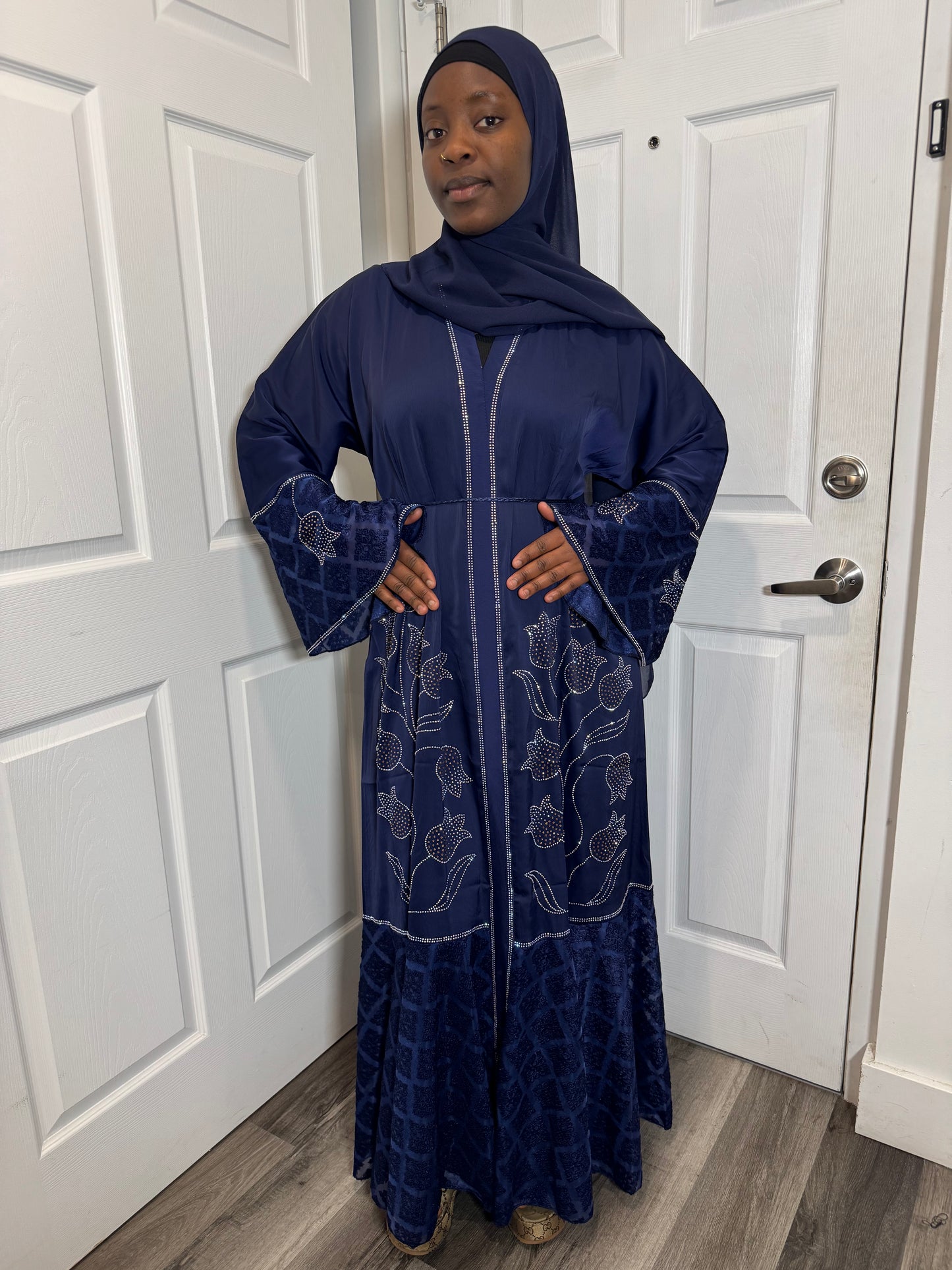 Abaya fleuri brodée